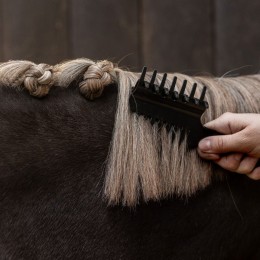 QHP Mane comb with clip