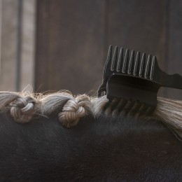 QHP Mane comb with clip