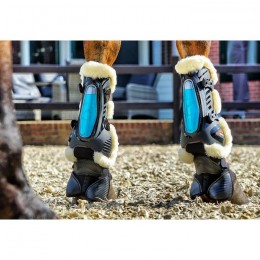 Equick eShock Overreach boots Fluffy