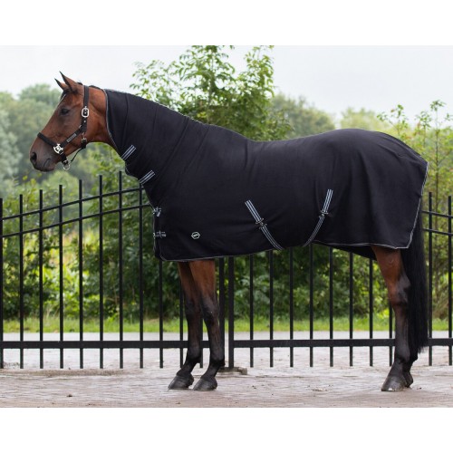 Q-essentials Basic Fleece Blanket with Neck and Surcingles