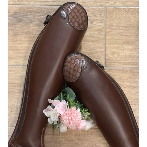 DeNiro Tricolore Salentino 01 Smooth Brown - Lucido Bistro/Patent Moka piping/Rose gold Stones